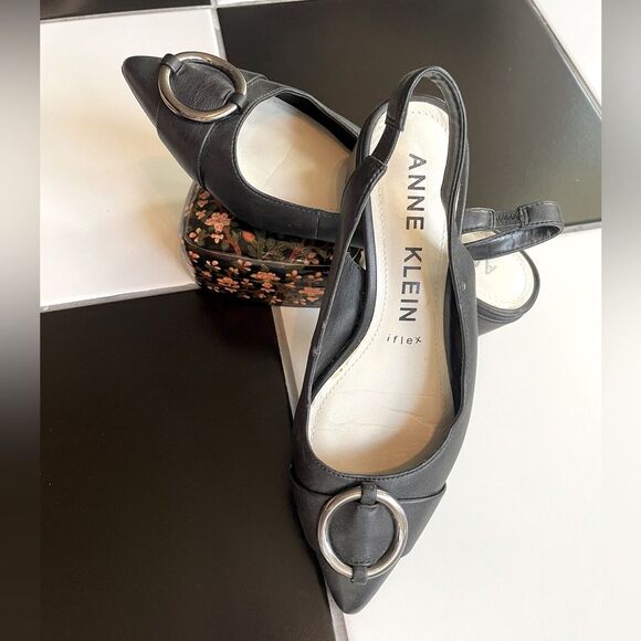 Anne Klein iFlex Black Pointed Toe Sling Back Flats Short Wedge Heels 7M - Picture 2 of 7